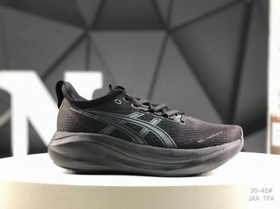 200 asics 亚瑟士Gel-Nimbus 27 稳定跑鞋鞋面采用双层提花网面设计，提高包裹性和透气性，后跟搭载稳定系统科技T-Gel提升整体支撑力和结构感