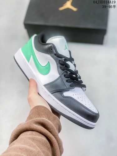 耐克 乔丹air Jordan 1 Low Aj1 乔1 乔丹1代aj1 低帮复古文化休闲运动篮球鞋 从1985 年面世的元年款汲取设计灵感，采用简洁大方的经典