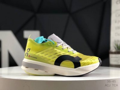 220 on Cloudmonster 昂跑 新兴品牌轻便低帮跑步鞋 首发实拍 鞋款以网球为灵感的运动休闲鞋，大胆的复古外观与革新科技融合，助力运动生活的活力探