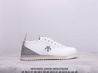 descente Chron 广东纯原大厂出品迪桑特复古运动一脚蹬帆布鞋透气休闲鞋 轻松方便的一脚蹬设计 搭配轻质弹性鞋底 脚感舒适 简洁的帆布鞋面设计适用于多