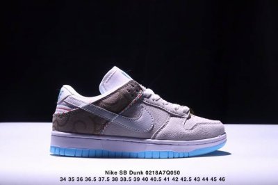 特价耐克Nike Sb Dunk Low 扣篮系列复古低帮休闲运动滑板板鞋。采用脚感柔软舒适Zoomair气垫，有效吸收滑板等极限运动在落地时带来的冲击力，为街