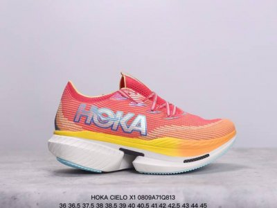 公司级hoka 霍卡 Hoka Cielo X1 竞速跑鞋 外观整合hoka 顶尖碳板技术、中底泡棉科技和几何学，设计符合自然步态的不对称鞋面和鞋底结构，专为精