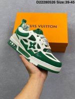 lv Skate Sneaker 路易威登 2025年新款运动板鞋 蛇年限定 春夏秀场初次亮相 此次以粒面牛皮革焕新呈现 加垫鞋领和鞋舌援引滑板鞋设计 科技鞋带