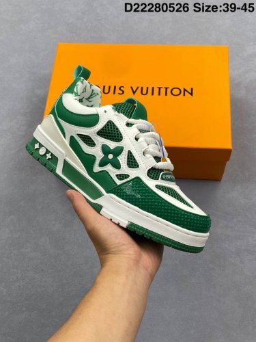 lv Skate Sneaker 路易威登 2025年新款运动板鞋 蛇年限定 春夏秀场初次亮相 此次以粒面牛皮革焕新呈现 加垫鞋领和鞋舌援引滑板鞋设计 科技鞋带