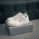 510 核心私 广东原装品质 普拉达Prada Downtown Low Sneakers 闹市区系列低帮系带百搭休闲运动小白板鞋“皮革黑白熊猫三角标” 男鞋广