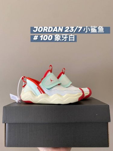 原图直出！ Jordan新款儿童运动鞋 双向弹性织物面料鞋身柔韧透气！下压式后跟轻松一脚蹬穿脱！柔软中底回弹缓震！！