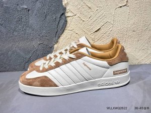 ad Gazelle Indoor Trainers Supreme联名---奶白棕 原厂定制长毛翻毛皮组合环保纤维革鞋面材质 内置环保海玻璃鞋垫 外置Rb橡胶