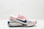 真标Nike Journey Run 2024跑步鞋 使用了新型的缓震材料 脚感偏韧 后跟有加厚的海绵填充 鞋子前掌和后掌做了加宽设计 增加了跑步时的稳定性 织