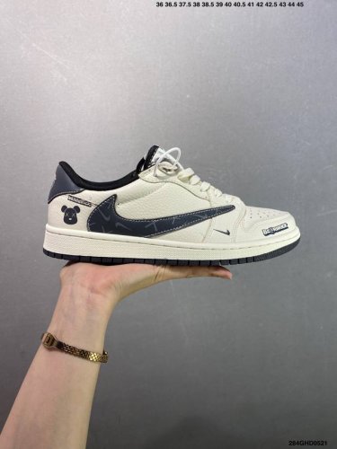 公司级Fragment X Travis Scott X Dior air Jordan 1 Low 三方联名倒钩 全新的三方联名低帮倒钩鞋面延续了黑脚趾设计