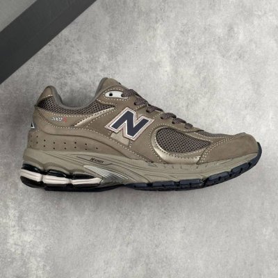 本地 核心私 New Balance 2002系列 复古休闲跑步鞋 全新批次 细节材料升级，六层组合底 鞋款延续了经典科技，升级版N-Ergy缓震物料机能与材质