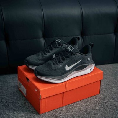 核心私 耐克 Nike Infinity Run 5 男子缓震透气公路跑步鞋 该版 Nike Infinity Run 5 登月5代采用 Reactx 泡绵，塑