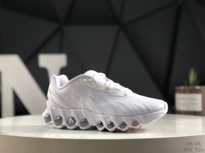 180 Nike耐克Air Max Dn8 气垫跑鞋 全新鞋款在同侧采用了圆柱仓式的设计，不仅有防滑耐磨性功能，还搭配了周围一圈柔软的泡棉材质，提供全新的复合脚