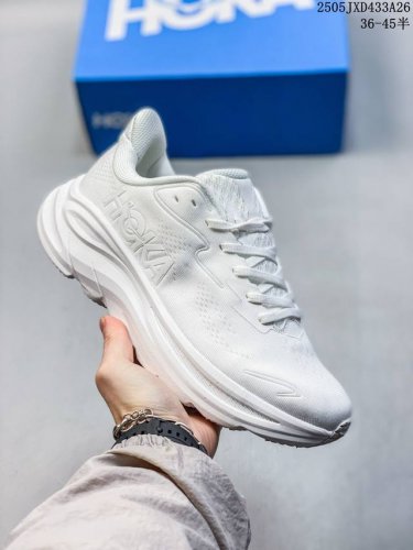小红书推荐Hoka W Bondi 9全新配色 这个品牌来自于新西兰的毛利语 Hoka表示大地 One One表示飞越 连起来就是飞越地平线 One One不是
