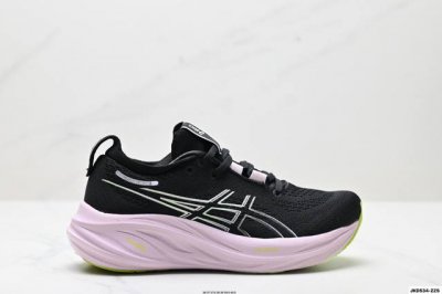 公司级Asics 亚瑟士Gel-Nimbus 26稳定跑鞋鞋面采用双层提花网面设计，提高包裹性和透气性，后跟搭载稳定系统科技T-Gel提升整体支撑力和结构感，减