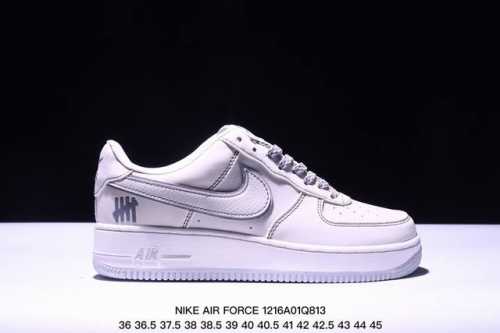 真标耐克nike Air Force 7空军一号低帮百搭休闲运动板鞋。柔软、弹性十足的缓震性能和出色的中底设计，横跨复古与现代的外型结合，造就出风靡全球三十多年