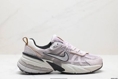真标耐克nike Wmns V2K Runtekk Low”White Grey Pink”复古潮系列未来复古老爹风百搭休闲运动慢跑鞋 货号:Fn6703-00