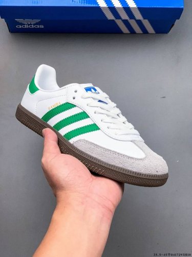 二层真标！Adidas Samba Og 经典鞋款 Adidas 近70年的经典Samba Og 修长的鞋楦,略微尖尖的鞋头,翻毛皮的鞋头拼接,这些我们都看得到