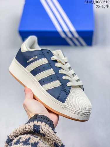 Ad Originals Superstar 经典复古贝壳头板鞋 Eg4959 诞生于1969年 是第一双将全皮面鞋 身与橡胶鞋头结合在一起的低帮篮球鞋 Sup