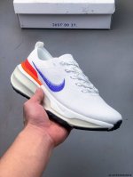 nike Zoomx Invincible Run Fk 3机能风格 跑步鞋搭载柔软泡绵，在运动中为你塑就缓震脚感。设计灵感源自日常跑步者，提供稳固支撑力和非凡