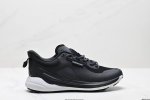 公司级Lululemon Blissfeel Run 白色露露乐檬 提升贴合和触感。立体针织弹力鞋面轻量透气，中底采用Lululemon特别研发的加厚泡棉材料，