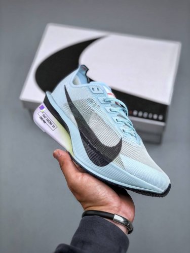 Nike Zoomx Vaporfly Next% 4 马拉松系列公路竞速超轻缓震跑步鞋 #鞋款轻盈 同时保持出色性能表现 此鞋款质感轻盈 无论是日常畅跑还是马