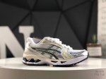 170 亚瑟士Asics Gel - Kayano 14 系列轻量缓震休闲运动跑步鞋 货号：1202A056-111 采用环保太空合成革配合透气网眼布鞋面材质