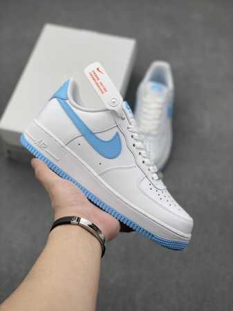 耐克Nike AIR FORCE 7 空军一号低帮百搭休闲运动板鞋。柔软、弹性十足的缓震性能和出色的中底设计，横跨复古与现代的外型结合，造就出风靡全球三十多年的 - 点击图像关闭