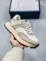 Gucci 古驰顶级进口材料 极为亲肤舒适 摸上去非常的细腻 版型上很正 进口牛皮+真皮内里+几何构图案 奢华生动 图案透气不闷热 更为牢固耐穿 色彩更为鲜艳绚