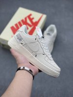耐克nike Air Force 1 Low 空军一号低帮百搭休闲运动板鞋。柔软、弹性十足的缓震性能和出色的中底设计，横跨复古与现代的外型结合，造就出风靡全球三