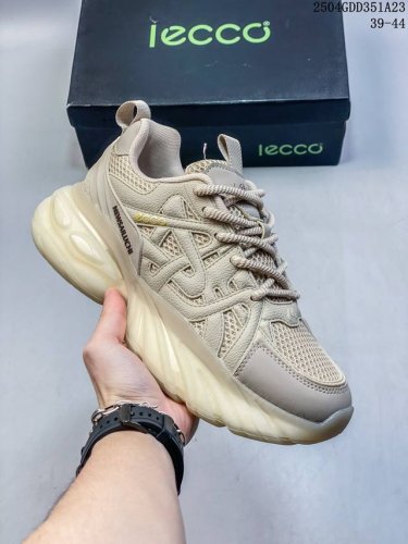 Ecco爱步 广东原版透气 配备原版三件套 防尘纸 高弹大底 全头层牛皮 新款百搭休闲款 纯手工制成 鞋面走线工整 清晰质感 原单品质 拼接运动透气网布 采用E