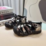 特价 不退换 阿迪版儿童户外凉鞋26-37码 潮爆了！溯溪鞋真的太火了！爬山涉水溯溪都不在话下大开好穿脱，鞋头护趾！后跟包裹性很强！穿上它去户外尽情的玩耍吧