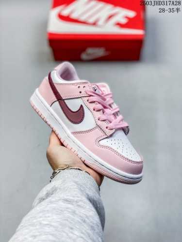 170萌娃童鞋系列 耐克Nike Sb Dunk Low 扣篮系列复古低帮休闲运动滑板板鞋。采用脚感柔软舒适Zoomair气垫，有效吸收滑板等极限运动在落地时带
