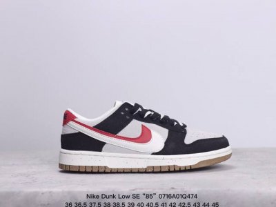 Nike Dunk Low Se “85” 双勾 Nike推出特别版dunk Low企划。此款nike Dunk Low采用灰色面革材质，鞋身左右侧均配有皮革质