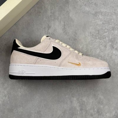 本地 核心私 Nike Air Force 1 Low 耐克 空军一号 低帮 灰黑 休闲运动板鞋 鞋身整体采用灰色麂皮搭配灰色框架覆盖层，设计独特且充满时尚感；