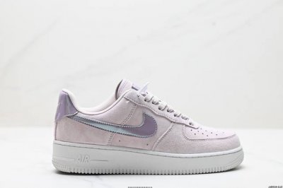 220 真标耐克Nike Air Force 1’07空军一号低帮百搭休闲运动板鞋。柔软、弹性十足的缓震性能和出色的中底设计，横跨复古与现代的外型结合，造就出风