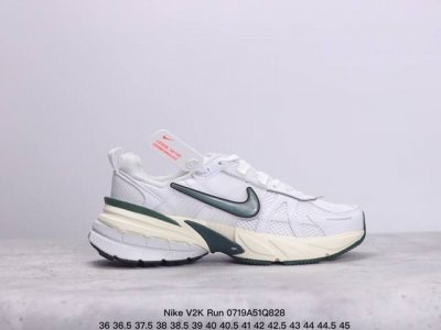 公司级nike V2K Run 复古单品 纯原级别 复古老爹鞋跑步鞋 鞋款被命名为 Runtekk 设计上借鉴了 2000 年的跑鞋风格 配色上以金属银为主调