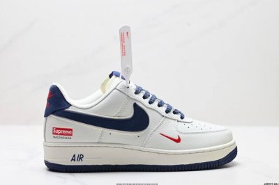 公司级耐克Nike Air Force 1“07空军一号低帮百搭休闲运动板鞋。柔软、弹性十足的缓震性能和出色的中底设计，横跨复古与现代的外型结合，造就出风靡全球