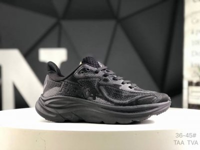 hoka M Clifton 10 全新配色 这个品牌来自于新西兰的毛利语 Hoka表示大地 One One表示飞越 连起来就是飞越地平线 One One不是读