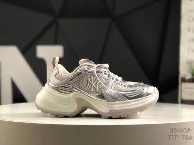 ny美国榄球洋基队 X Mlb Chunky Runner Basic 厚底老爹厚底休闲运动慢跑鞋 采用优质轻量克重纤维移膜皮革及透气网面鞋面材质 全新独立开发