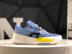 the Roger Rro2 昂跑 新兴品牌轻便低帮跑步鞋 首发实拍 鞋款以网球为灵感的运动休闲鞋，大胆的复古外观与革新科技融合，助力运动生活的活力探索，让你尽