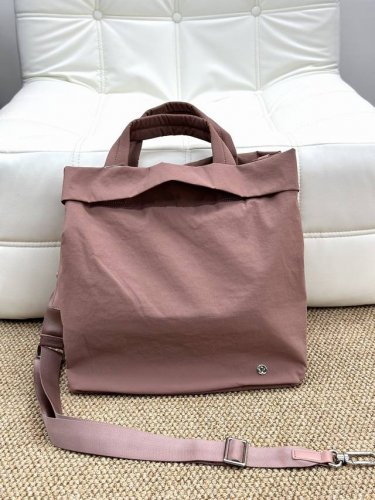 200 lululemon露露 19L 托特包 on My Level女士包袋2.0 |Lululemoniil | 推荐给所有露粉，一定要收的露露大包 简单实