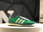 阿迪达斯 Adidas Sl 72 三叶草复古休闲跑步鞋休闲运动鞋 货号：Ie3427 鞋款采用舒爽尼龙鞋面、绒面革饰面和皮革细节等设计。与此同时，搭载着 Ec
