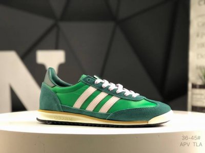 阿迪达斯 Adidas Sl 72 三叶草复古休闲跑步鞋休闲运动鞋 货号：Ie3427 鞋款采用舒爽尼龙鞋面、绒面革饰面和皮革细节等设计。与此同时，搭载着 Ec