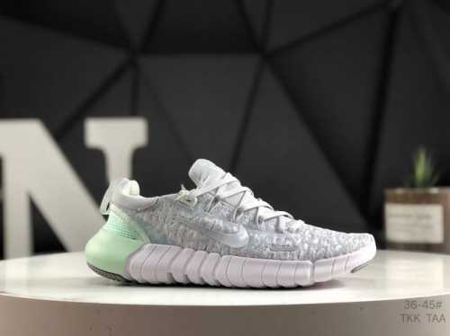 耐克 Nike Free Run 5.0 耐克 赤足5.0 轻便透气运动跑步鞋 类似袜子的Nike Free Run 5.0由至少20%的可回收材料制成，旨在从