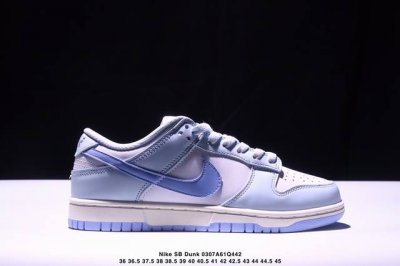 210 Nike Sb Dunk Low “Love Found ” 爱之城 海盐奶灰 整双鞋以银灰色的配色风格呈现，并在鞋带和内衬中加入帆布白色搭配。鞋面选用