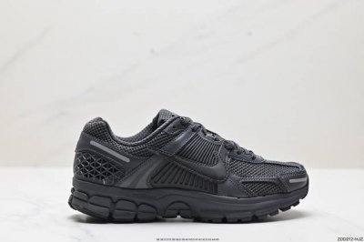 公司级耐克nike Zoom Vomero 5 马拉松复古跑五代休闲运动慢跑鞋 采用环保纤维革饰片组合网眼布鞋面材质 升级正确后跟tpu加固 耐弯折热塑框架支撑