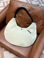 本地自取230 L/U L/U 露 Pleated Shoulder Bag