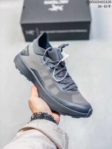 k L始祖鸟Norvanld3Gore-Tex 覆盖防水男子越野跑鞋 官方同步上架适合技术路线单日徒步穿着 Aeriosflgtx鞋受到长途野外跑步鞋的启发 适