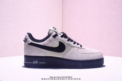 160 真标耐克Nike Air Force 1’07 Lx空军一号低帮百搭休闲运动板鞋。柔软、弹性十足的缓震性能和出色的中底设计，横跨复古与现代的外型结合，造