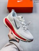 nike 耐克 佛莫罗18代系列 升级原楦原数据开发纸版 采用科技织法轻盈织物合成鞋面材质 足底搭载 Zoomx 缓震配置 Cushlon 3.0混合泡棉中底缓